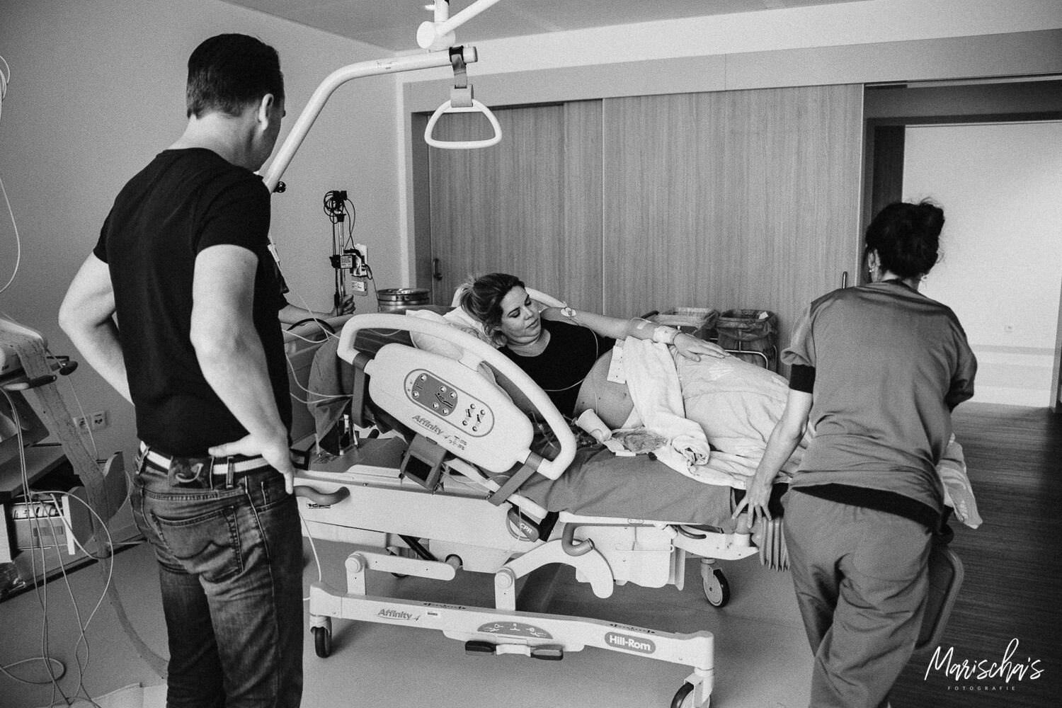 Geboortefotograaf voor een keizersnede van een vrouw dat gaat bevallen in het ziekenhuis UZ Leuven