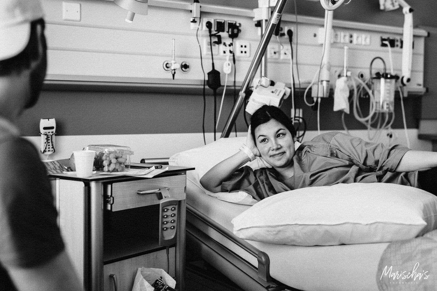 Geboortefotograaf voor een geplande keizersnede in het ziekenhuis Limburg