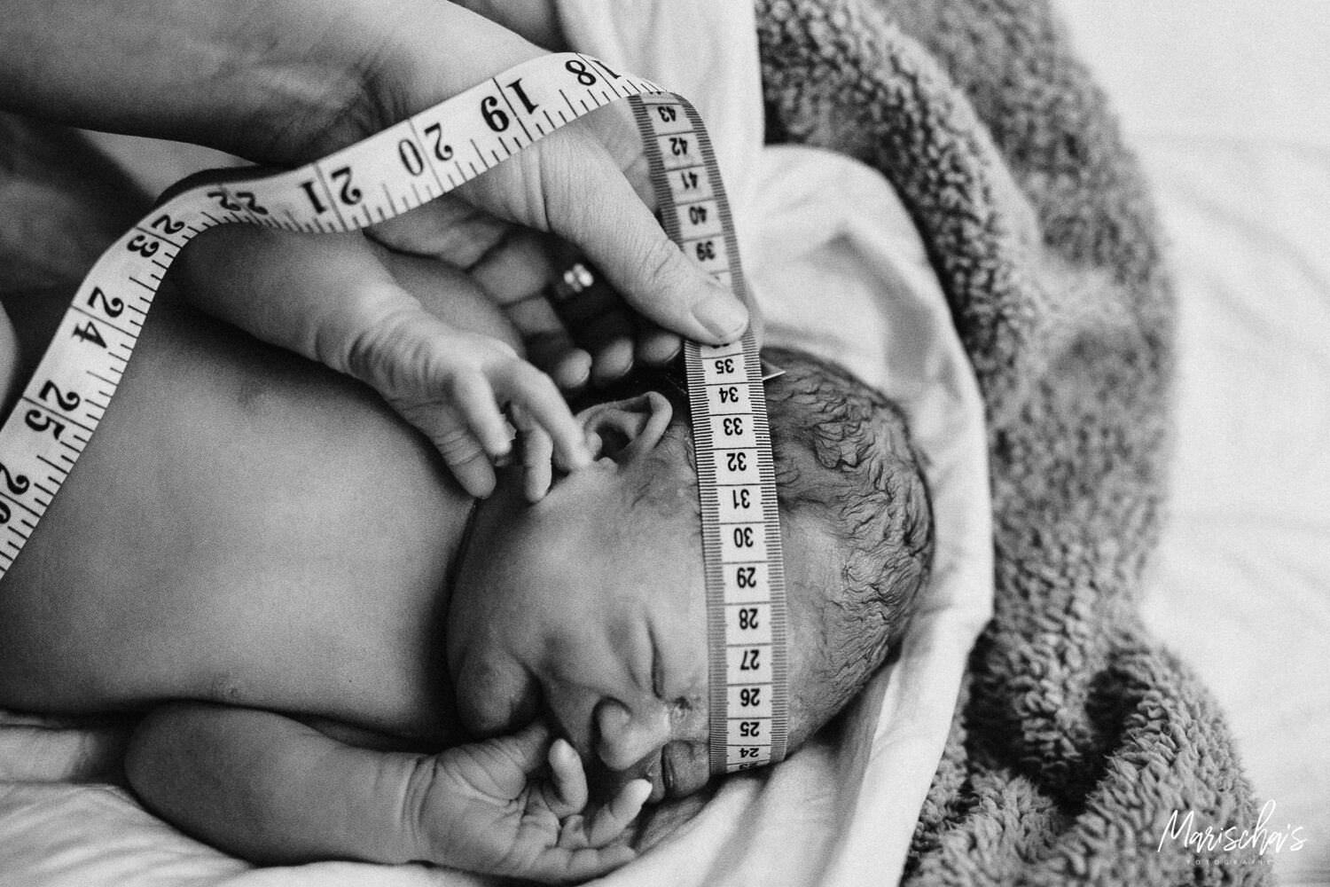 Geboortefotograaf voor geboortefotografie van een bevalling in het ziekenhuis in België