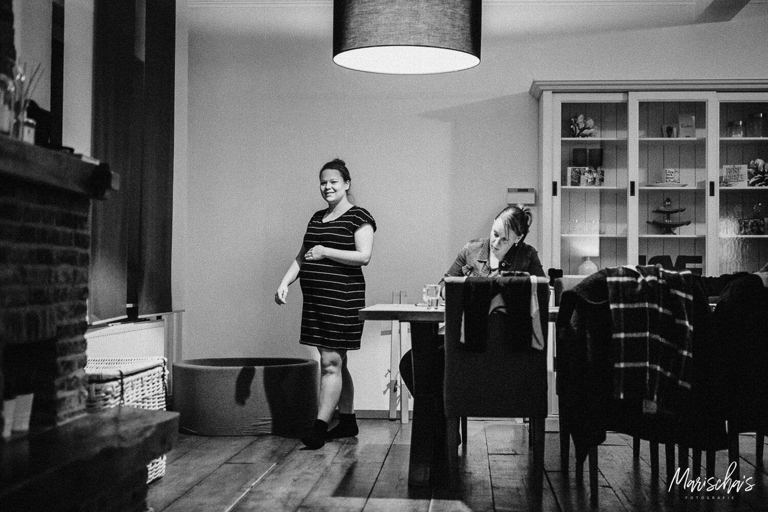 Geboortefotografie bij een thuisbevalling in Roermond