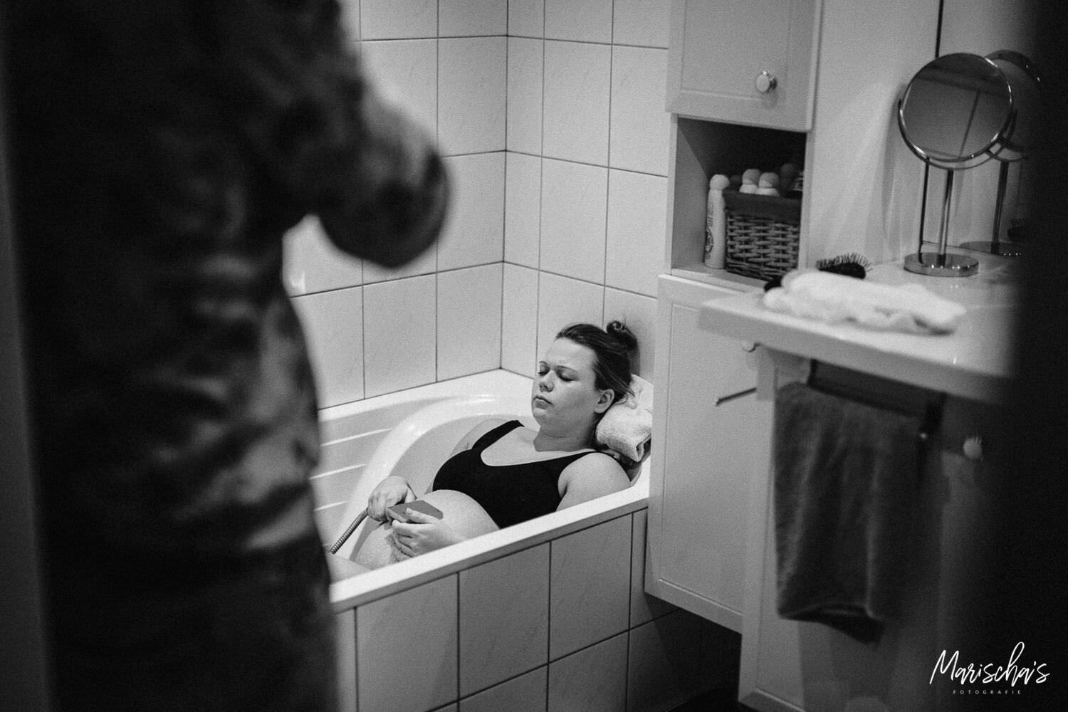 Geboortefotografie bij een thuisbevalling in Roermond