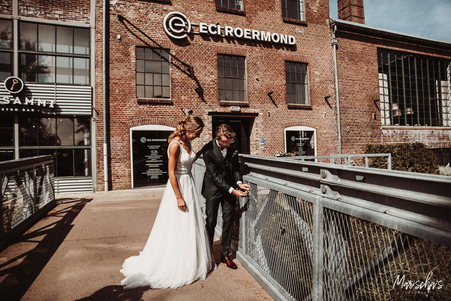 Bruidsfotograaf voor een bruidsreportage bij de cultuurfabriek ECI in Roermond