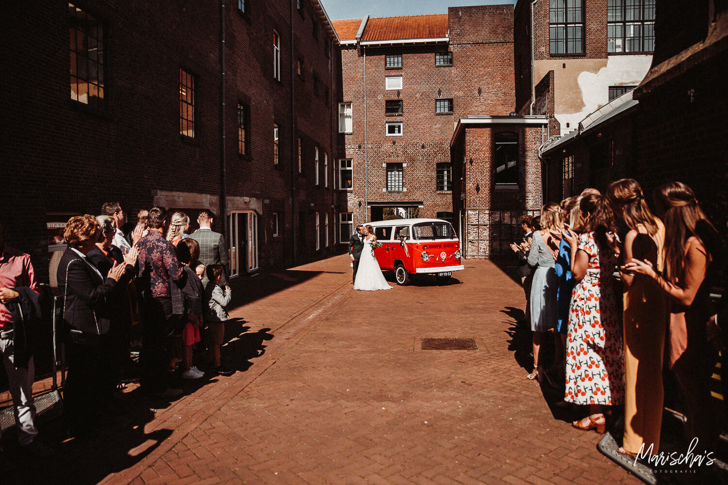 Bruidsfotograaf voor een bruidsreportage bij de cultuurfabriek ECI in Roermond