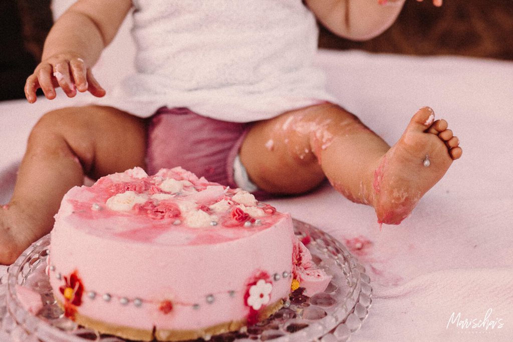 Spontane cake smash fotoshoot van deze jarige in Zuid Limburg