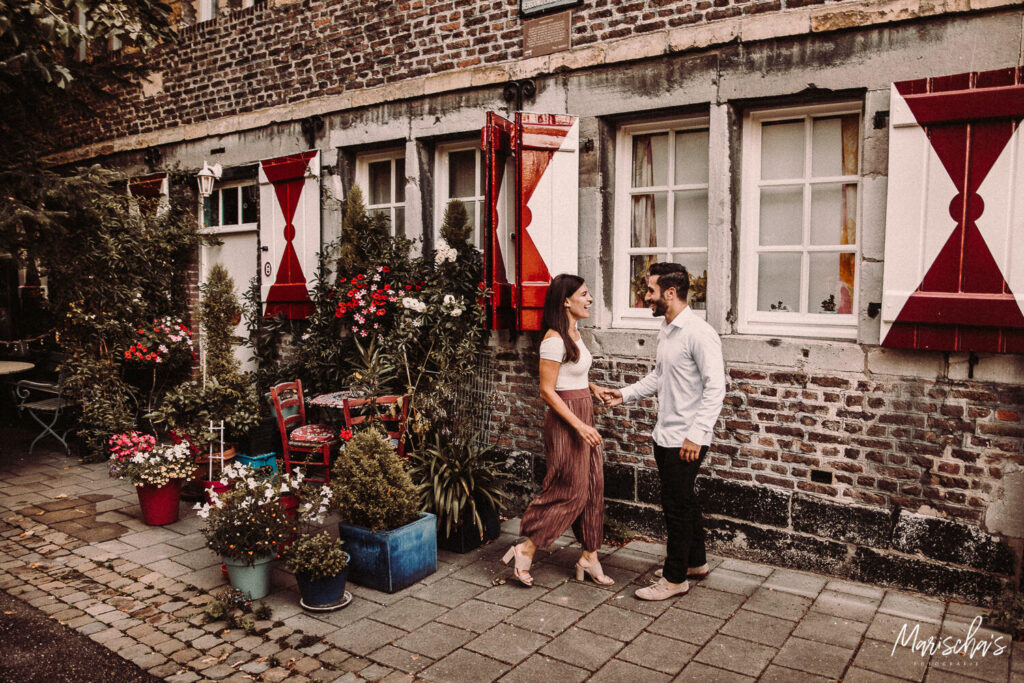prewedding fotoshoot van dit verloofd stel in het centrum van maastricht in zuid nederland