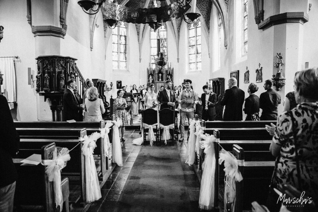 bruidsfotograaf bij een bruiloft bij kasteel erenstein in limburg