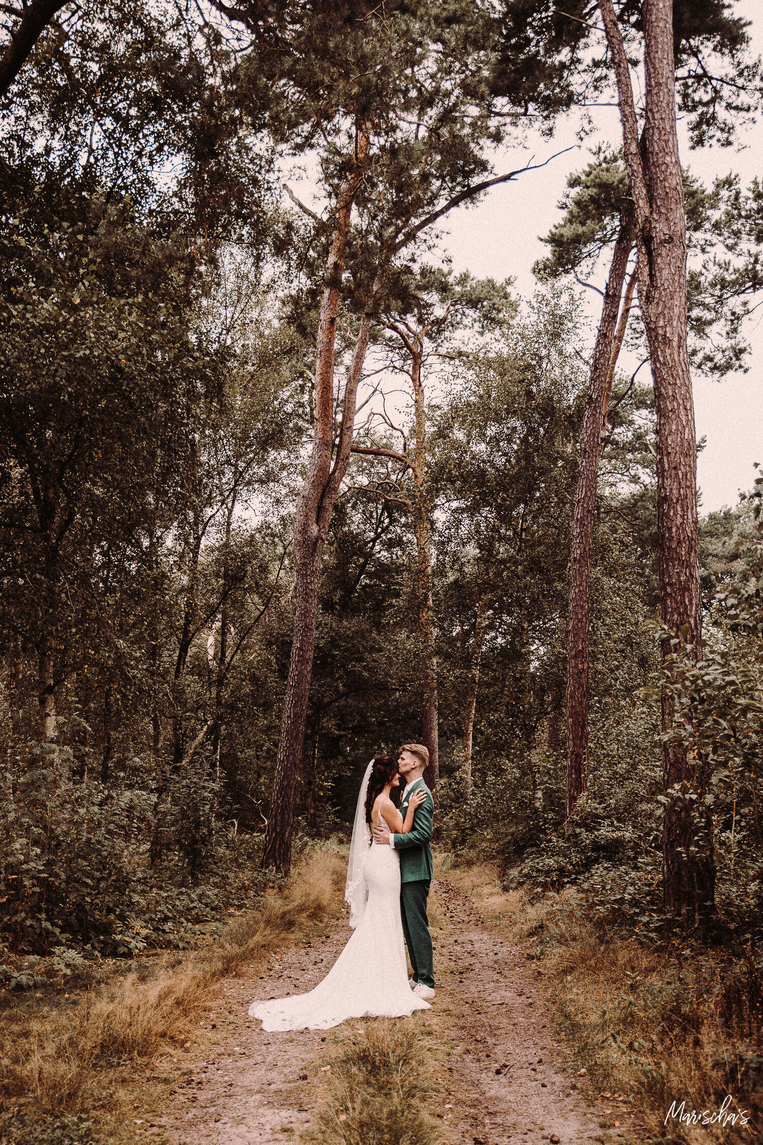 Bruidsfotograaf eindhoven voor een bruiloft bij de kapellerput in Heeze