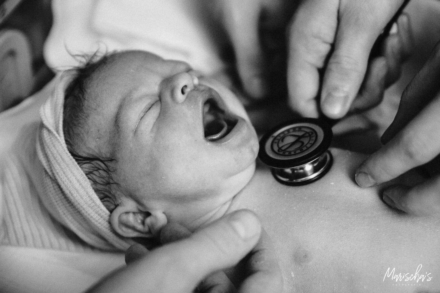 bevallingsfotograaf voor een badbevalling in het geboortecentrum zuyderland