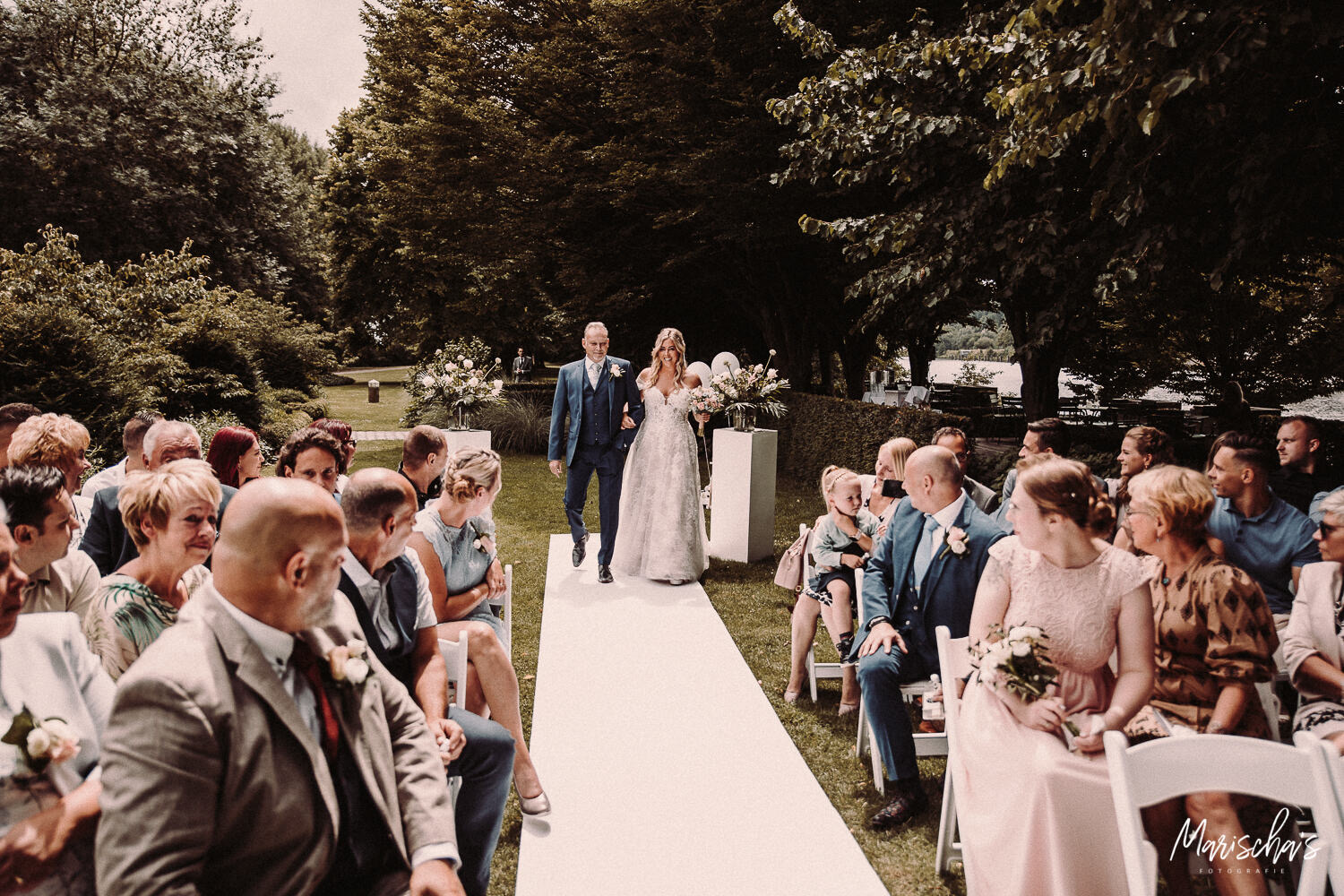 bruidsfotograaf bij kasteel hoogenweerth in maastricht trouwfotograaf