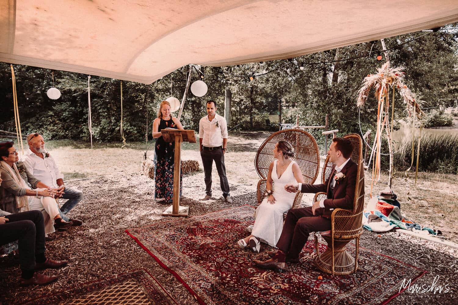 bruidsfotograaf bij bruiloft in outdoorcentrum markant in braamt gelderland