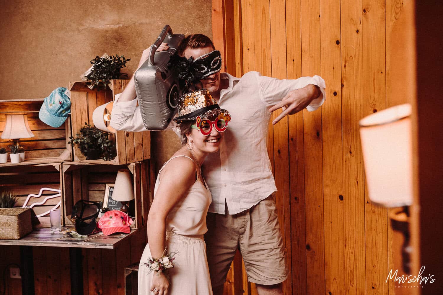 bruidsfotograaf bij bruiloft in outdoorcentrum markant in braamt gelderland