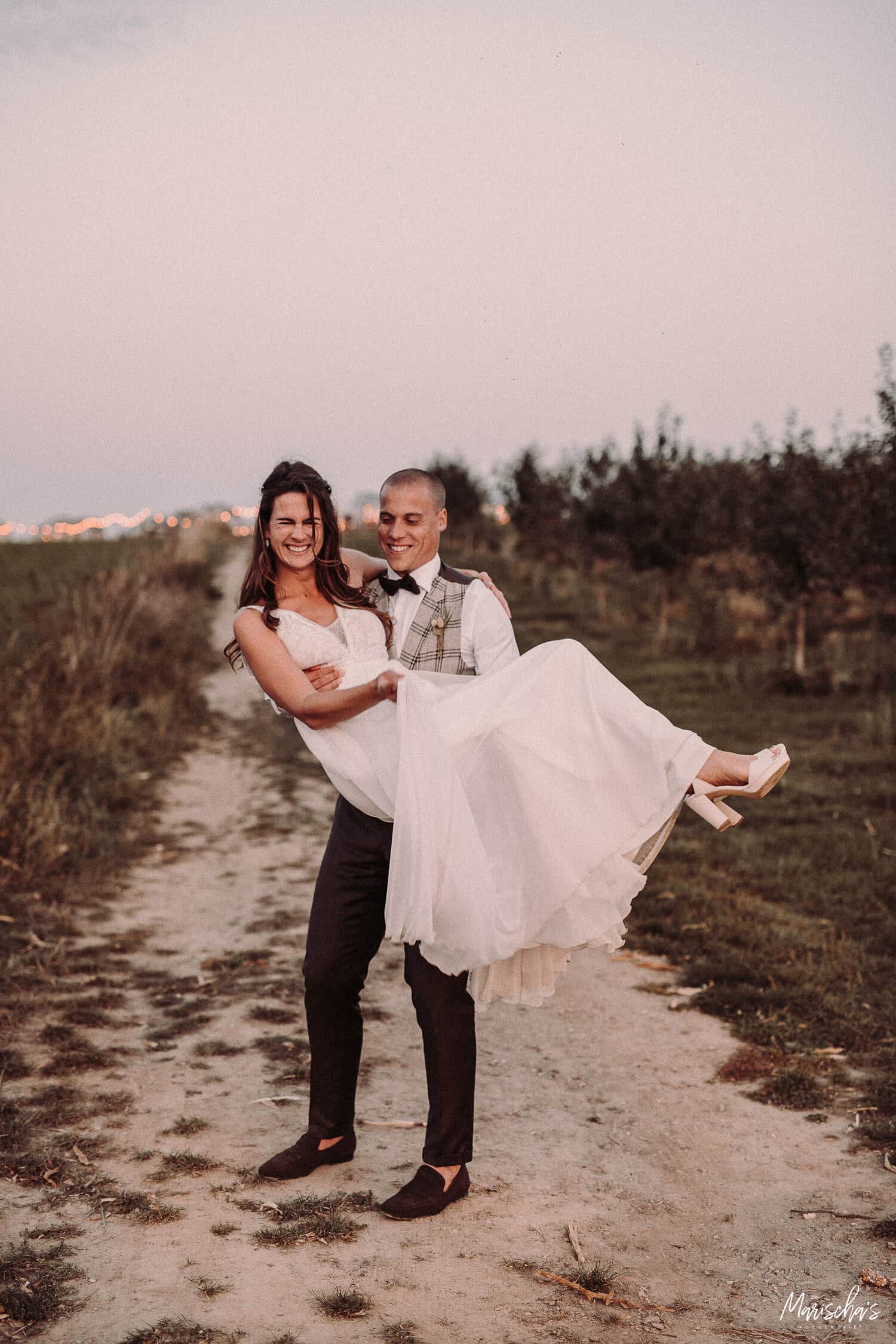 Bruidsfotograaf voor een bruidsreportage van een bruiloft in regio Flevoland