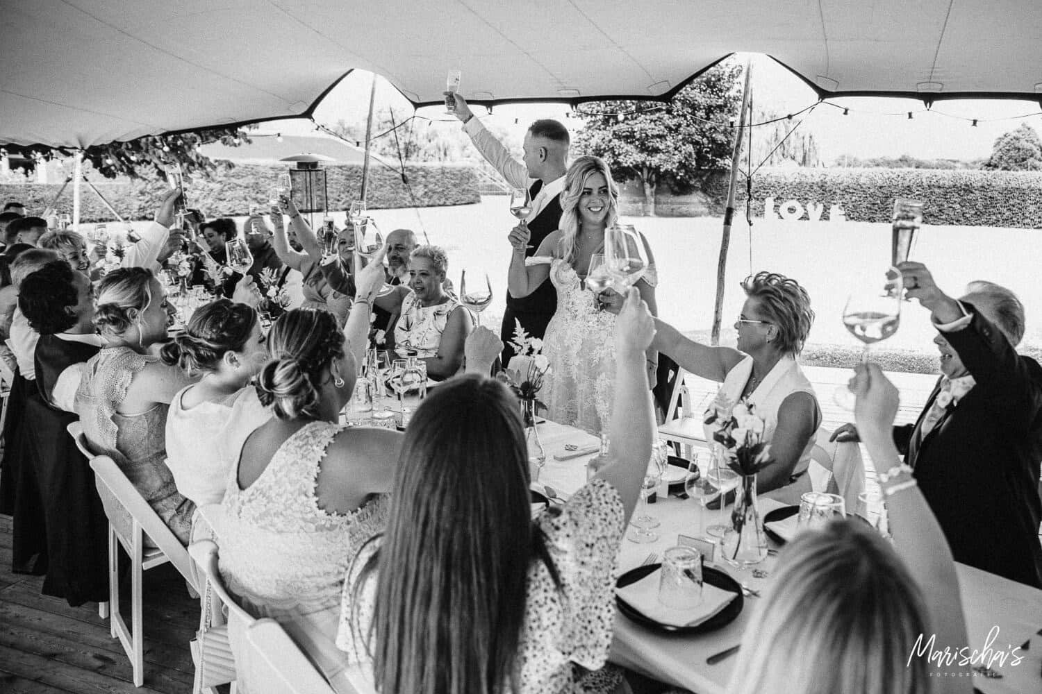 Bruidsfotograaf voor een bruidsreportage van een bruiloft in regio Groningen
