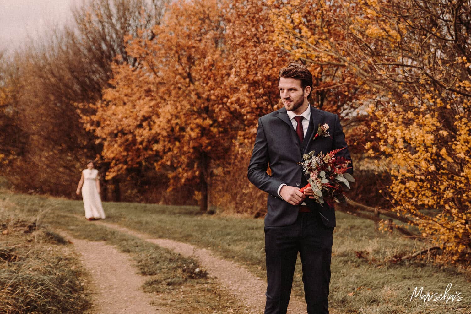 bruidsfotografie van een mooi herfst huwelijk in zuid limburg