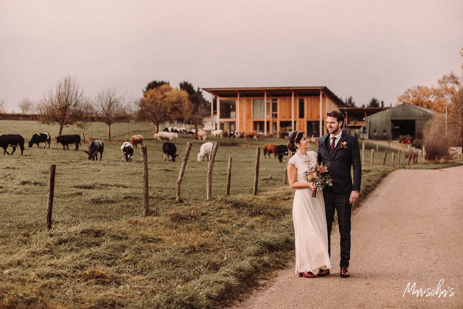 bruidsfotografie van een mooi herfst huwelijk in zuid limburg