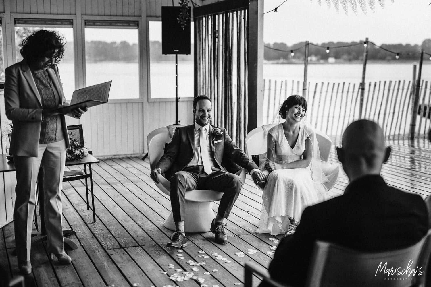 fotograaf voor een bruiloft bij Sunset Lounge Beachclub in Roermond zuid limburg