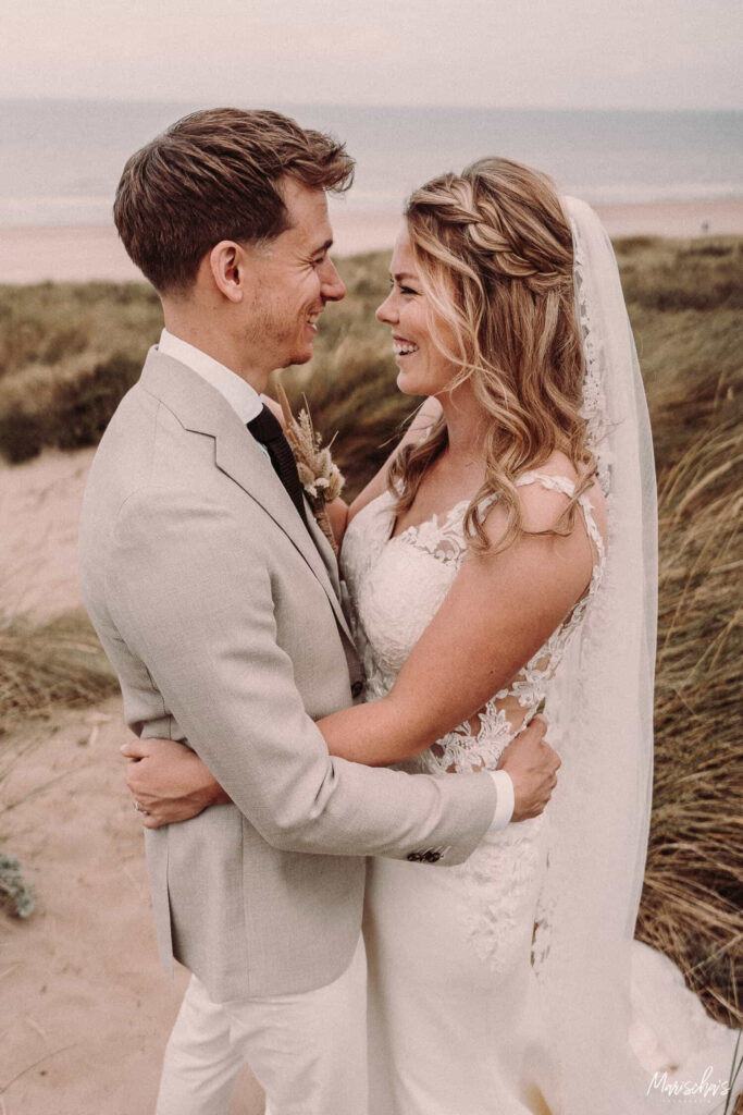 bruidsfotograaf bij duinen van katwijk voor een bruiloft