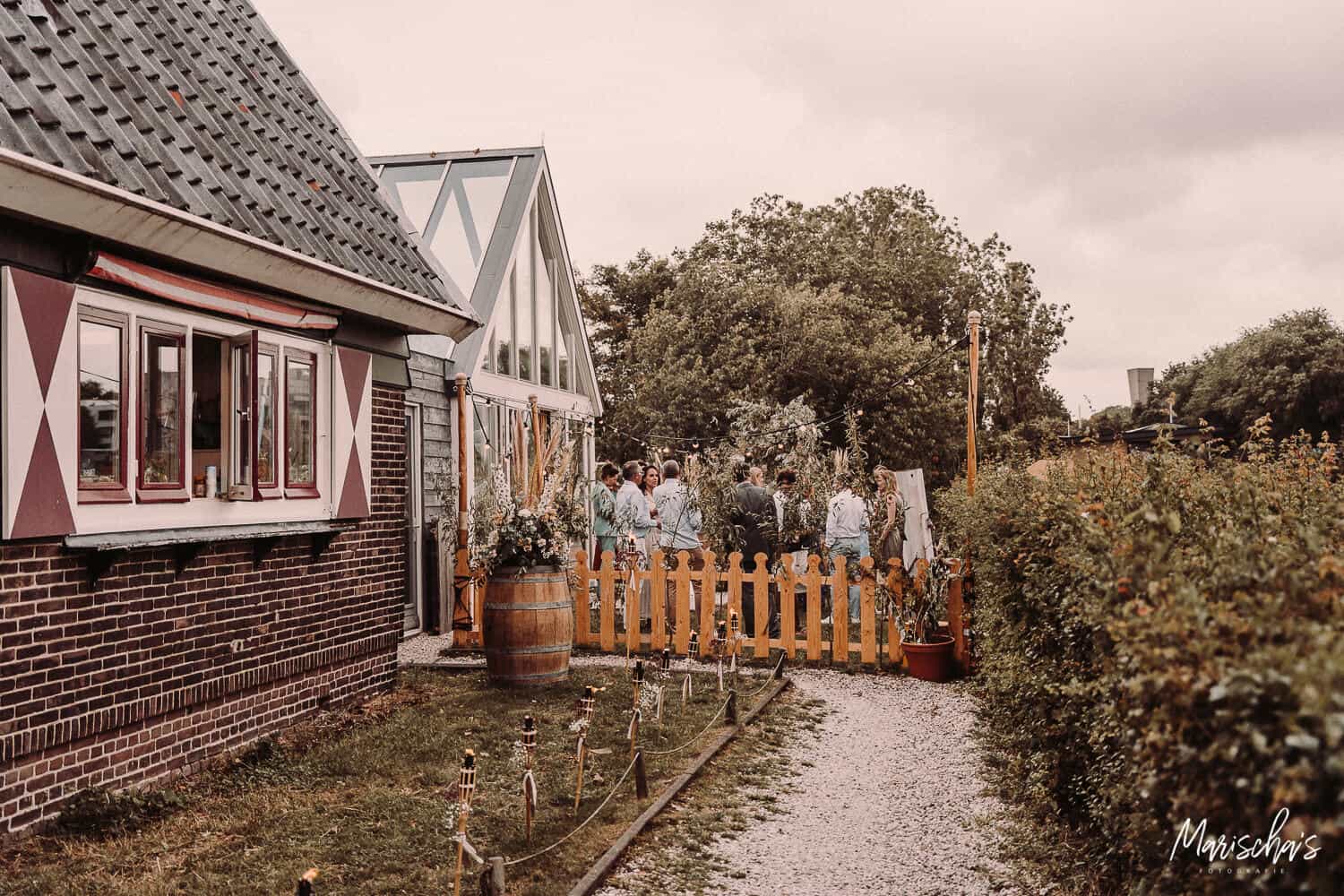 Trouwfotograaf voor een bruiloft bij het mandelahuisje in centrum amsterdam