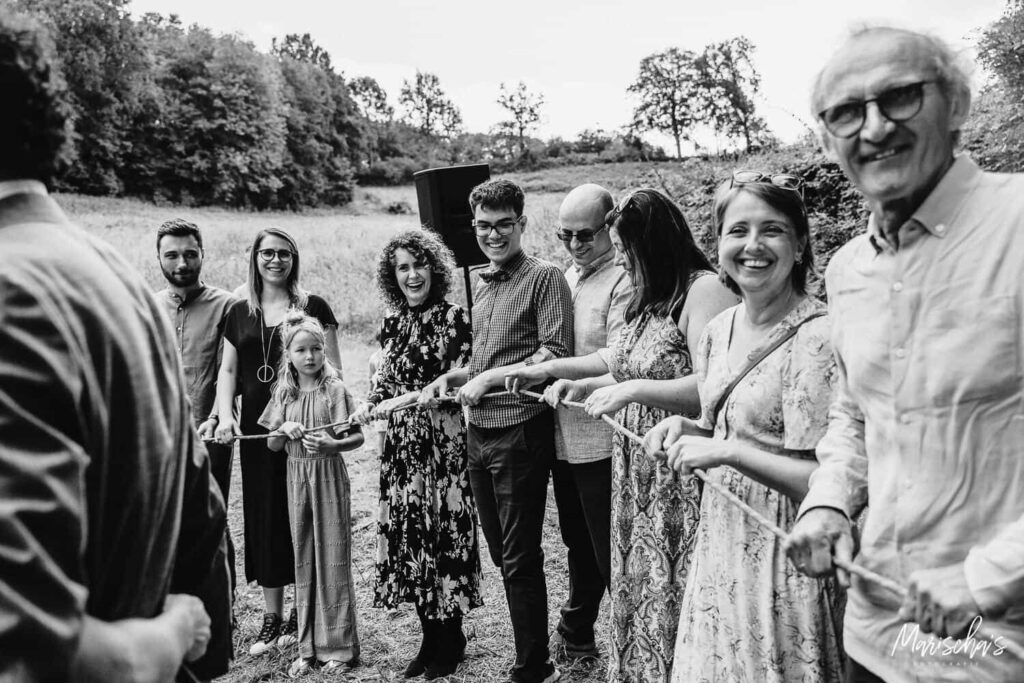 Bruidsfotograaf voor spiritueel trouwen in de natuur in Valkenburg