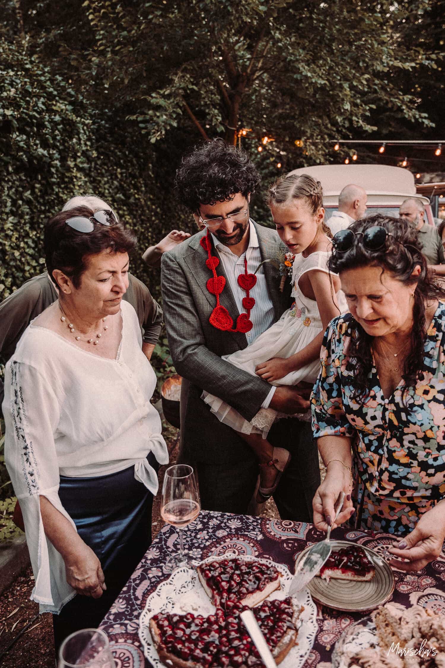 Bruidsfotograaf voor spiritueel trouwen in de natuur in Valkenburg