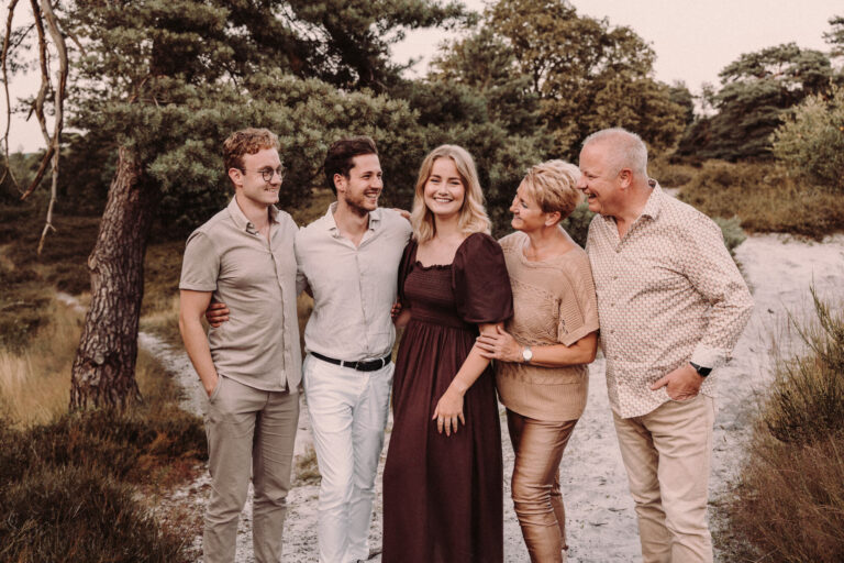 spontane fotoreportage van een familie in brunsummerheide limburg