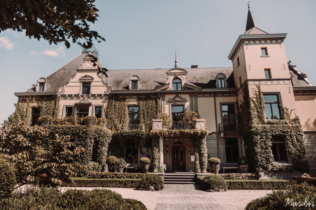 bruidsfotograaf voor een trouwen bij kasteel hoogenweerth in maastricht