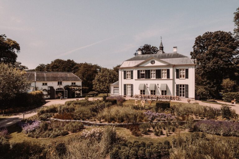 bruidsfotograaf voor een bruiloft bij landgoed loenen in gelderland