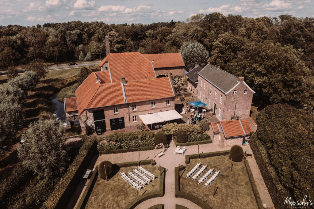 bruidsfotograaf voor een bruiloft bij stadbroekermolen in Sittard