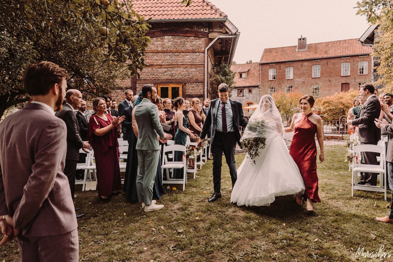 bruidsfotograaf voor bruiloft bij hoeve vernelsberg in limburg