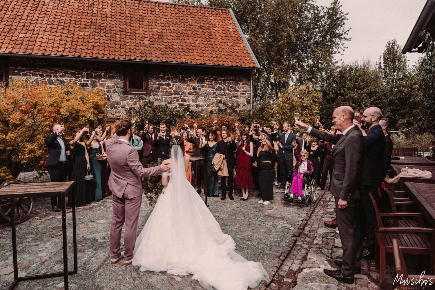 bruidsfotograaf voor bruiloft bij hoeve vernelsberg in limburg