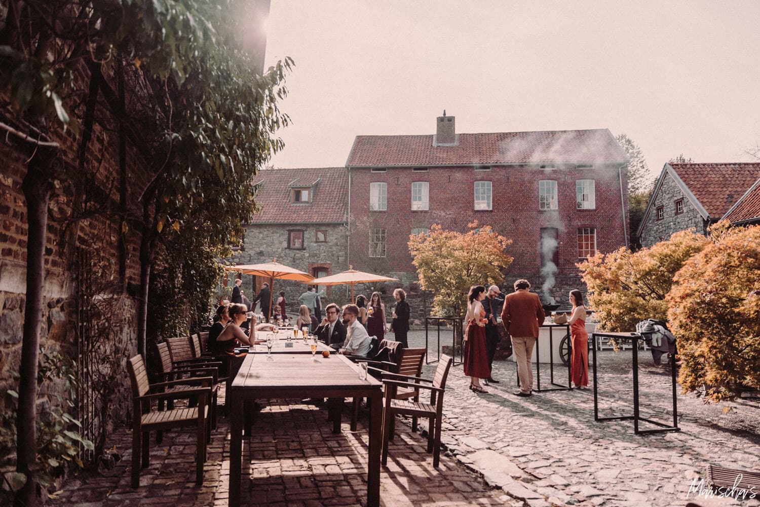 bruidsfotograaf voor bruiloft bij hoeve vernelsberg in limburg